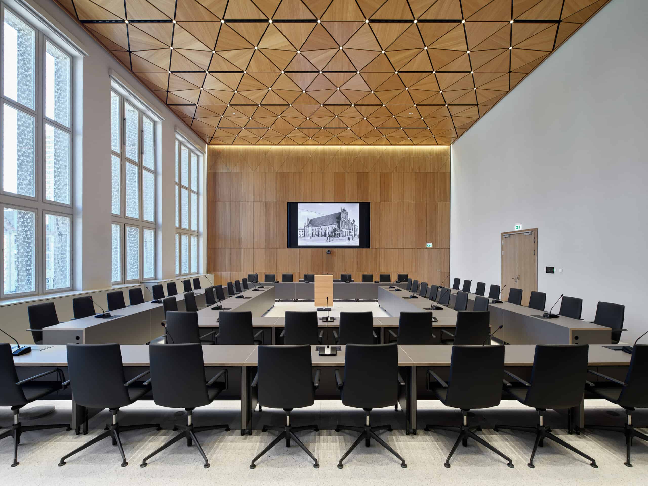 Stadtverordnetensaal im saniertem Rathaus Frankfurt (Oder)